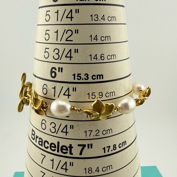 RARE Vtg. Tiffany & Co. 18k Yellow Gold Pearl and Plumeria Bracelet 17g 🌸 - Picture 4 of 8